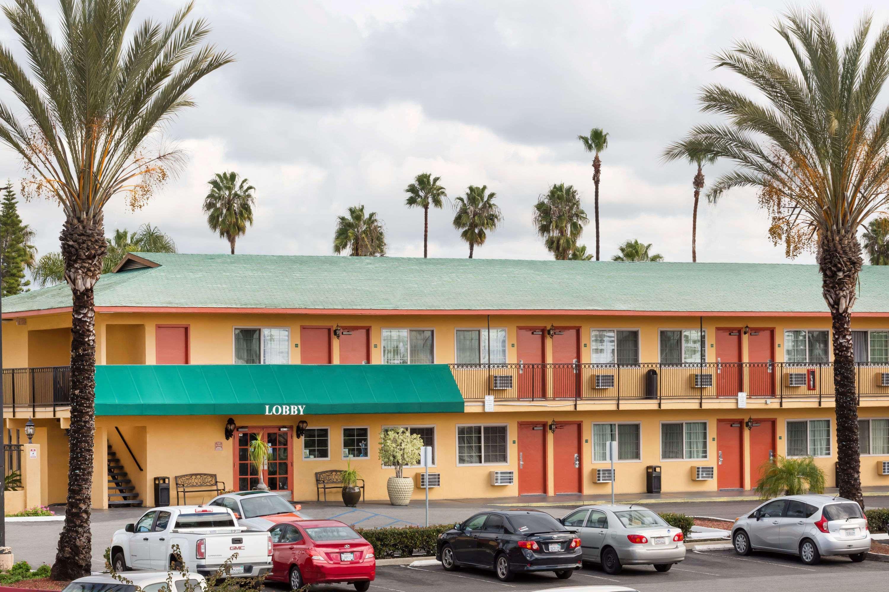 Econo Lodge Oceanside Exterior photo