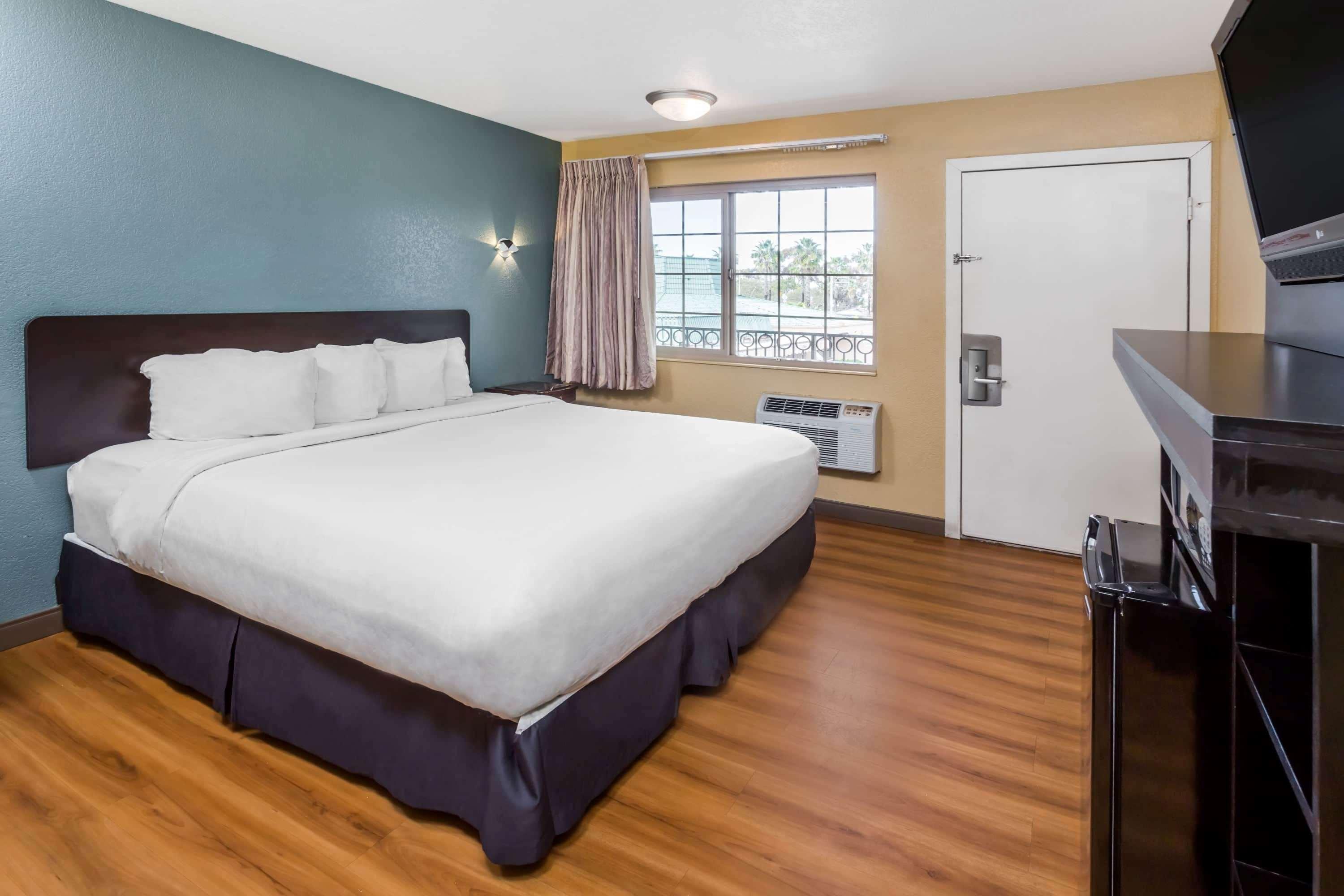 Econo Lodge Oceanside Exterior photo